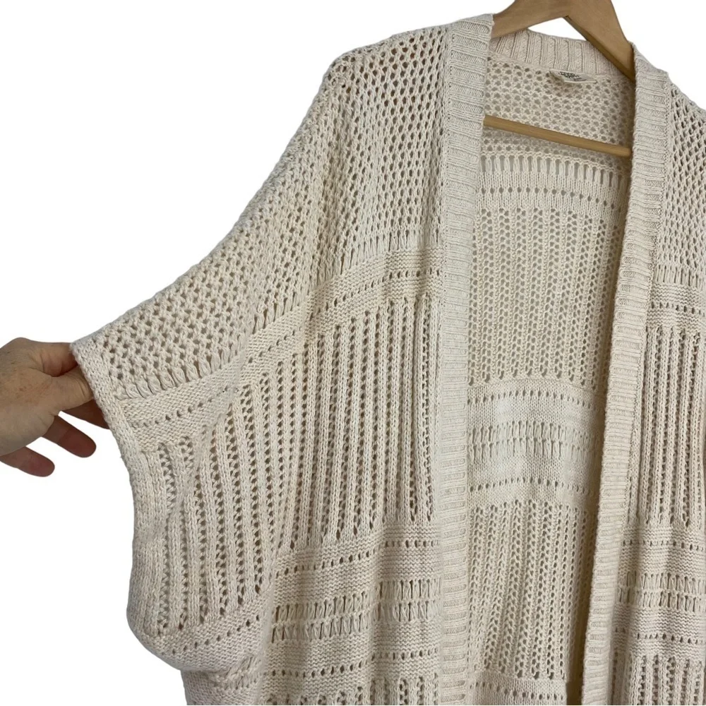 Good Hart crochet kimono with fringe bottom women's size med/Large